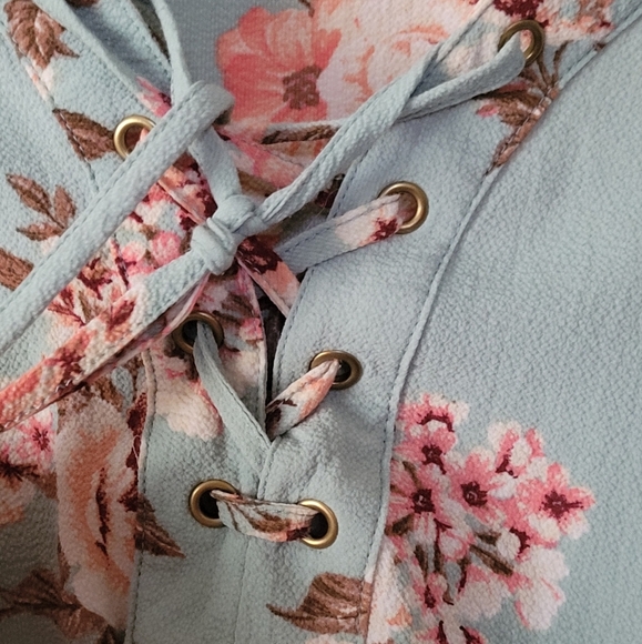 Flower & Feathers Aqua and Pink Floral Tie Front Blouse Size 3XL - Picture 6 of 10